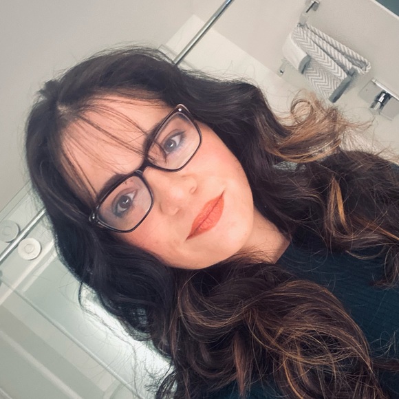 Meet your Posher, Jennifer - Picture 2 of 3